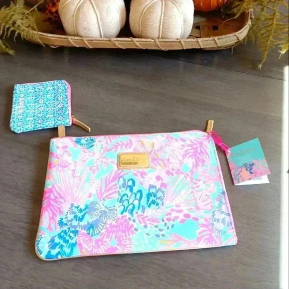 COPY - Lilly Pultzier Splendor in the sand Lap Top case & charger pouch NWT 4 A… - Picture 2 of 2